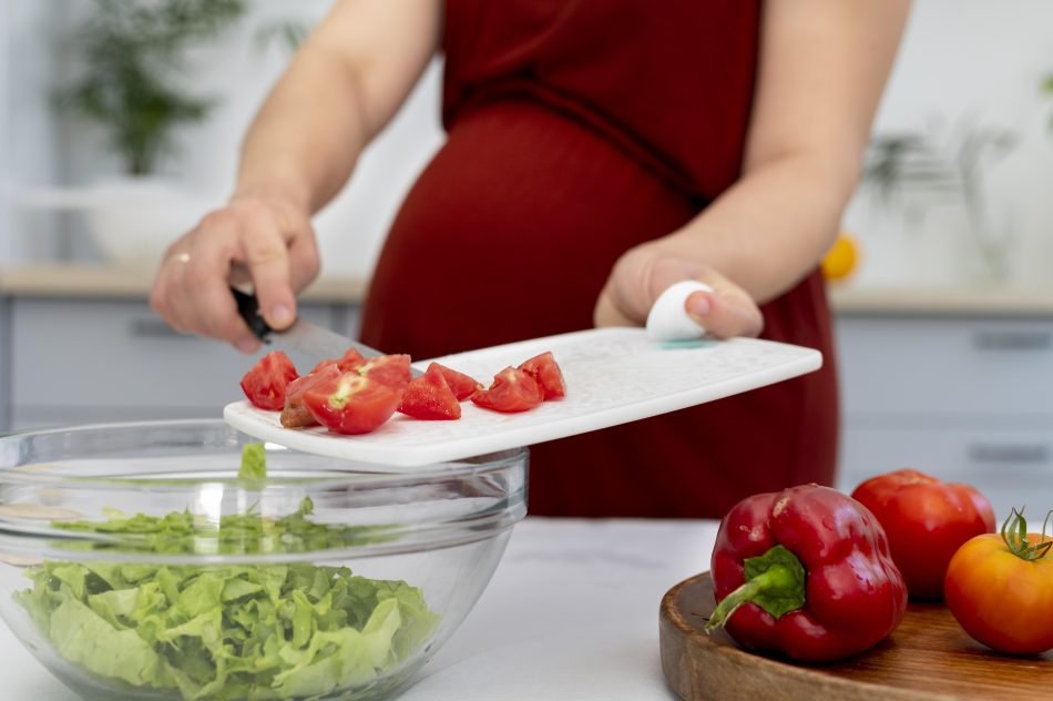 5 Nutrisi Ibu Hamil Saat Puasa yang Wajib Dipenuhi