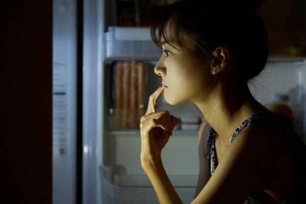 Apakah Makan Malam Bisa Membuat Gemuk? Cek Faktanya!